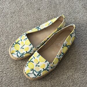 AEROSOLES Yellow Lemon Print Espadrilles